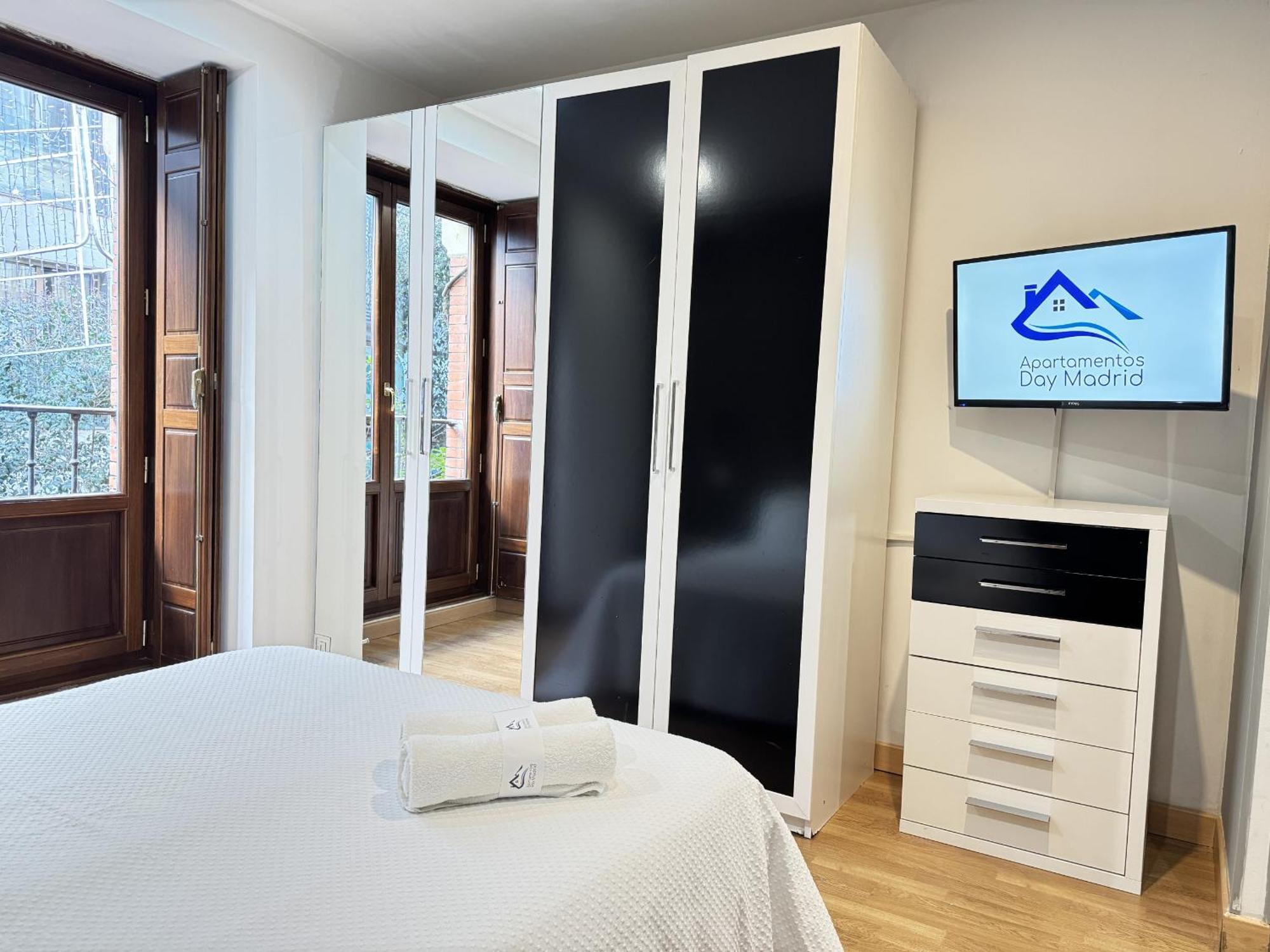 Apartamentos Day Madrid San Antonio Centro Gran Via Sol Malasana Eksteriør billede