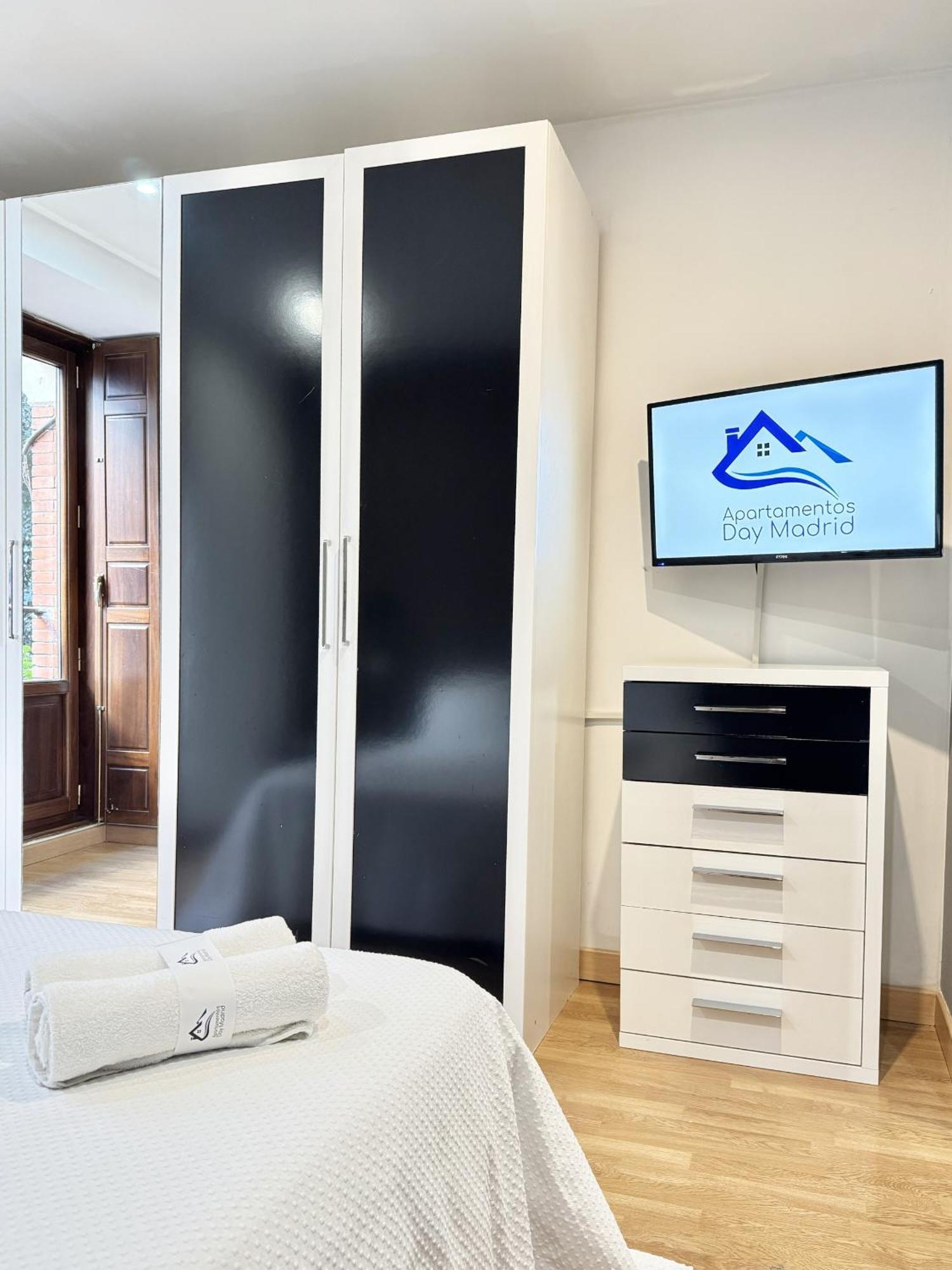 Apartamentos Day Madrid San Antonio Centro Gran Via Sol Malasana Eksteriør billede